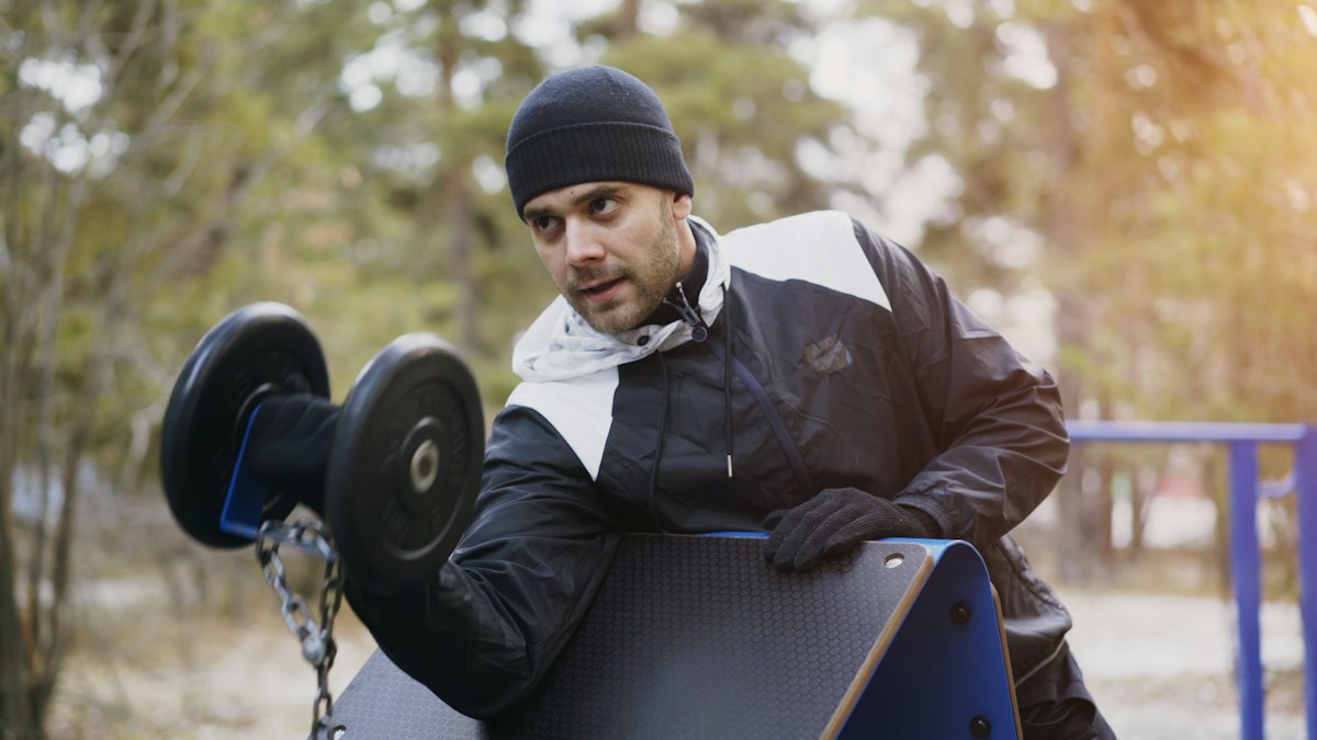 Aktive Menschen ab 45 Jahren beim Fitnesstraining